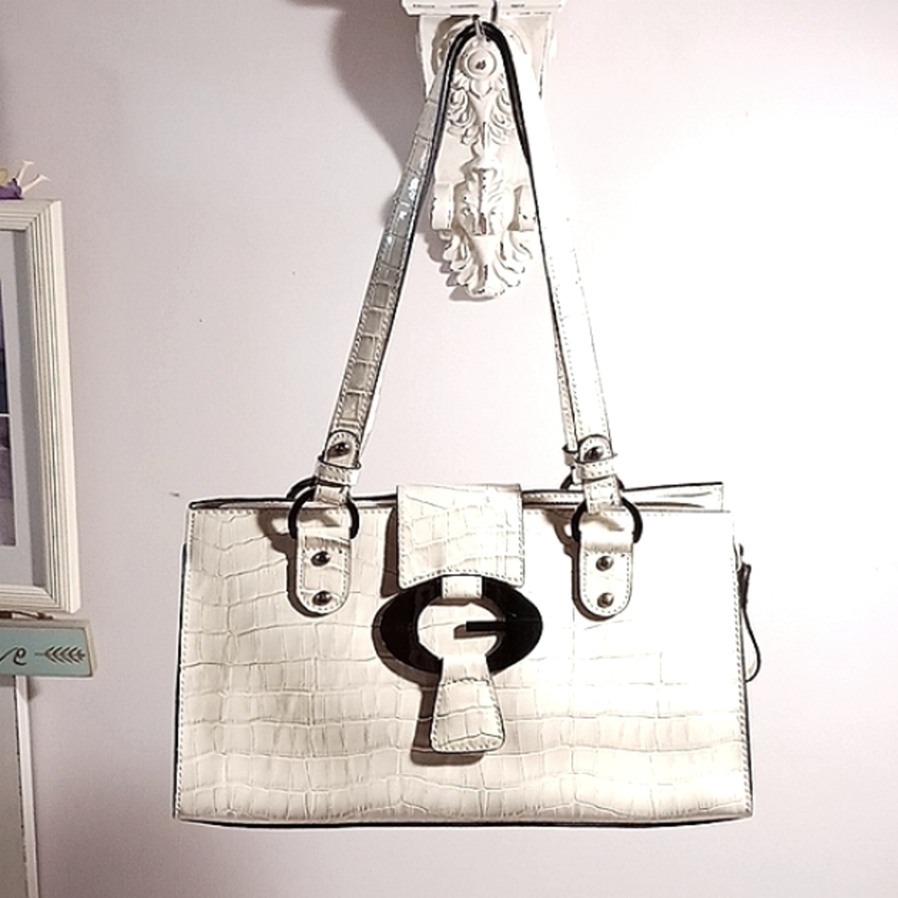 Gorgeous! 👑 GUESS Handbag  Faux Crocodile Design ⚜️ Patent Leather Look! - Picture 3 of 9